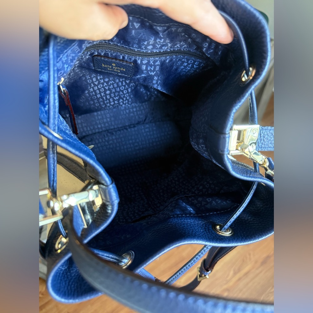 Kate Spade Navy and Cream Bucket NWOT Bag - Picture 5 of 10